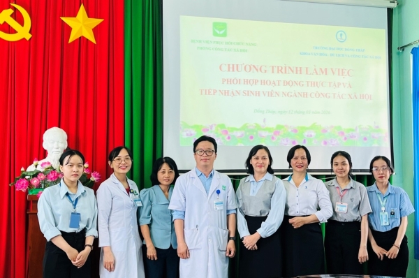 Đại diện Khoa Văn hóa - Du lịch và Công tác xã hội đến thăm sinh viên thực tập tốt nghiệp năm học 2025 - 2026