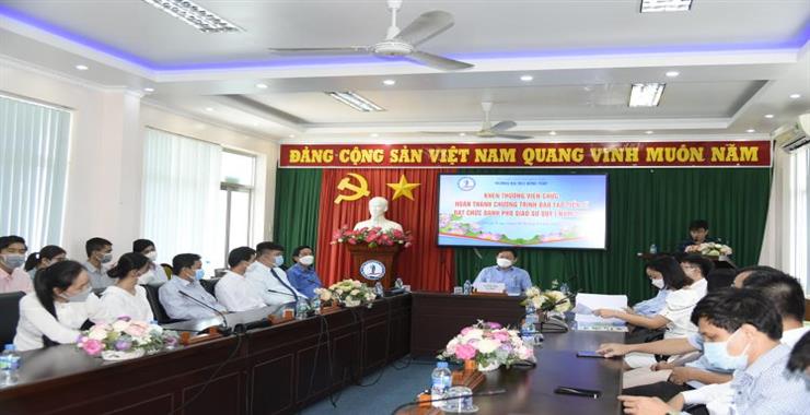 Vinh danh viên chức nhận học vị tiến sĩ, đạt chức danh phó giáo sư và công bố, trao quyết định tuyển dụng năm 2021