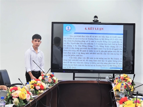 Sinh viên ngành Quản lý Đất đai nghiệm thu đề tài khoa học