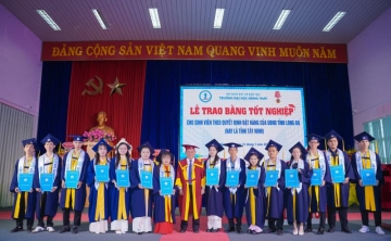 Trao bằng tốt nghiệp cho 61 tân cử nhân đào tạo theo đơn đặt hàng của tỉnh Tây Ninh